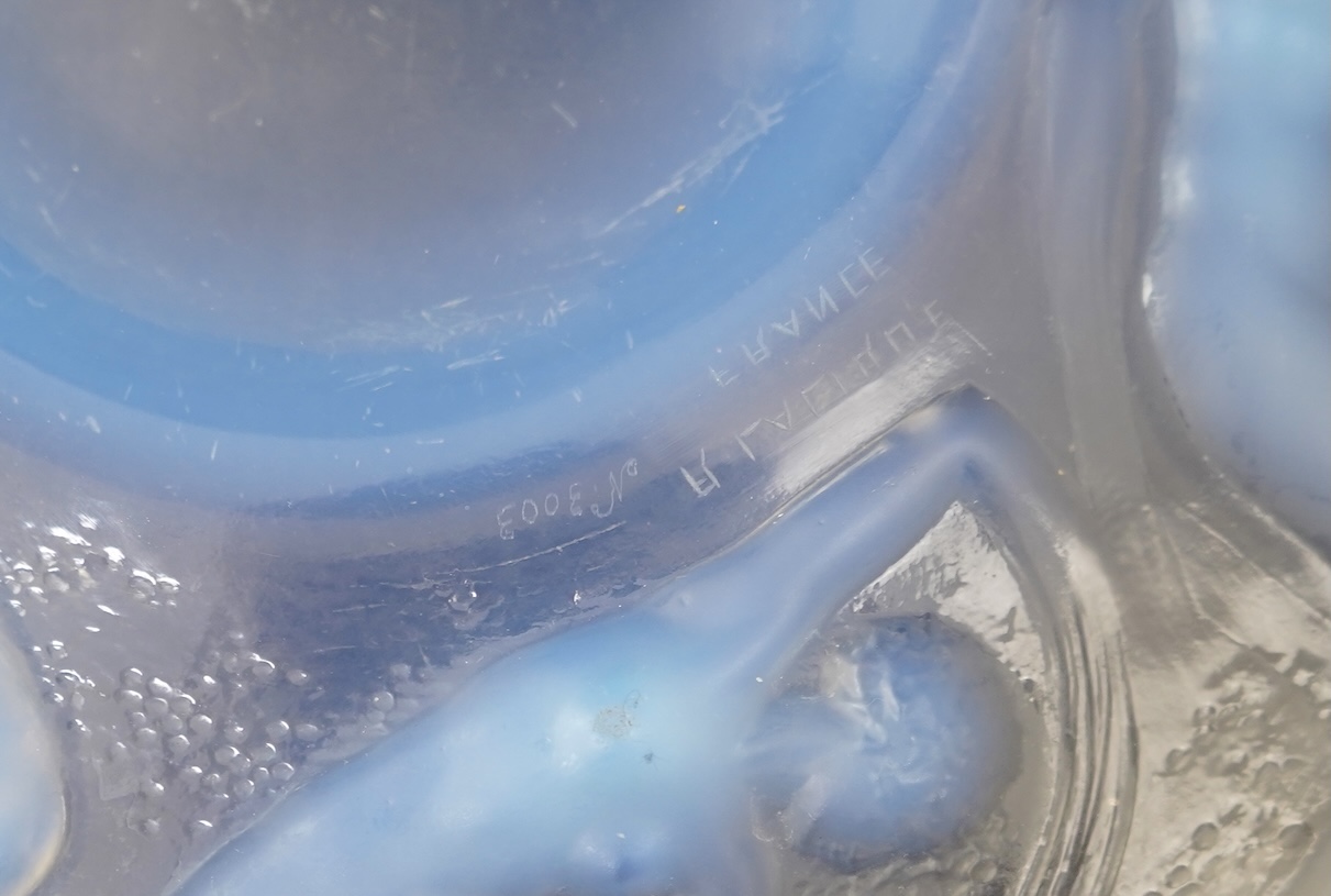 René Lalique: An 'Ondines' opalescent glass dish